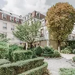 Beautiful Parisian Apartment Full Of Light