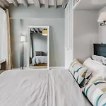 Beautiful Parisian Apartment Full Of Light
